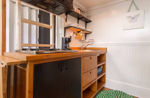 Fishtown Apartment | BlingBling microflat in Fishtown proper Dog-Friendly, SAFE, W/D and fast Wi-Fi