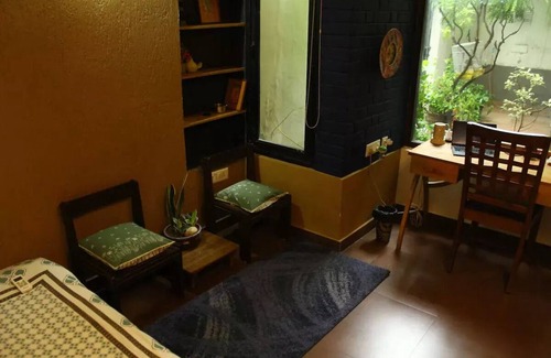 Green Park Apartment | Bliss - A cheerful room and workplacen