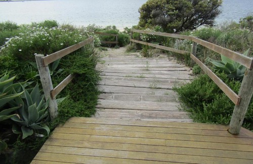 Melville House | Bliss - Beachfront Sultana Point -