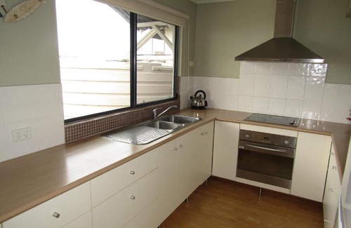 Melville House | Bliss - Beachfront Sultana Point -