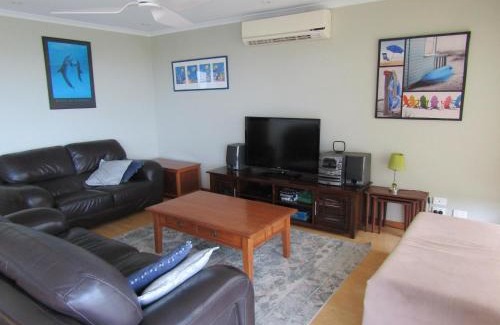 Melville House | Bliss - Beachfront Sultana Point -