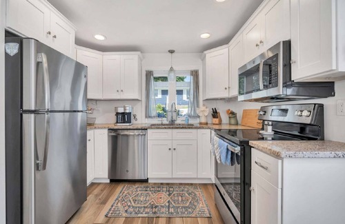 Clinton House | Bliss by the Sea - Cozy Beachside Escape