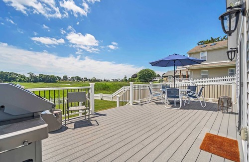 Clinton House | Bliss by the Sea - Cozy Beachside Escape