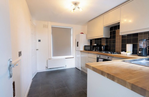 Belvedere House | Bliss House - Modern 3Beds with Sweeping Views