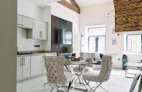 Bradford Apartment | Blissful Bradford Apartment - City Center Gem