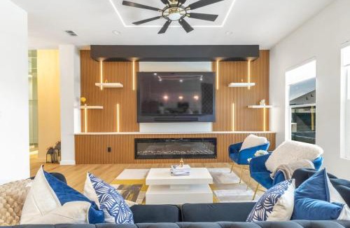 Edinburg House | Blissful Escape-Lux Modern 3BR Home Pool,Heated Spa and Mini Golf