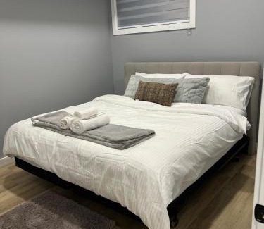 Southwest Edmonton Apartment | Blissful Nest - Cozy, Classy 2 Bedroom Private Suite Netflix, free Parking, 20 minutes to West Edmonton Mall and Airport