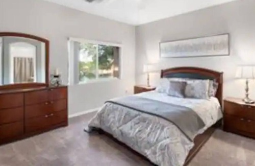 Superstition Springs House | Blissful views * Close to everything!