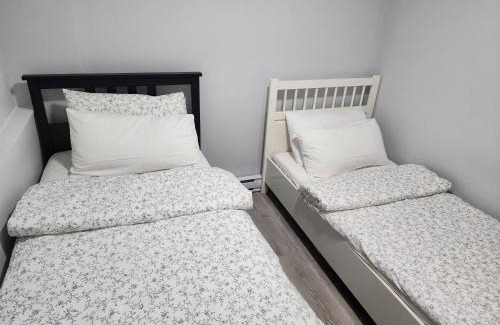 Fleetwood House | Blissfull Two Bedroom Suite Near surrey centre