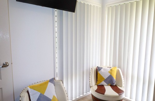 Morayfield House | BLK Stays Guest House Deluxe Unit One Side