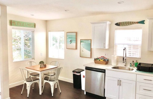 La Jolla Mesa Apartment | Blocks to Ocean. Free Bikes and Fire Pit!