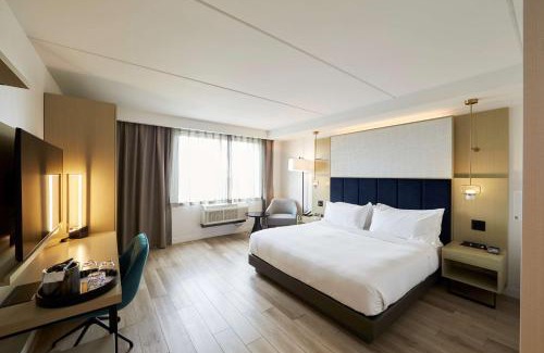 Gateway Hotel | Bloom Mississauga, Tapestry Collection By Hilton