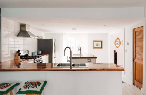 Bloomfield House | Bloomfield Bliss - Hot Tub and Walking Distance to Park