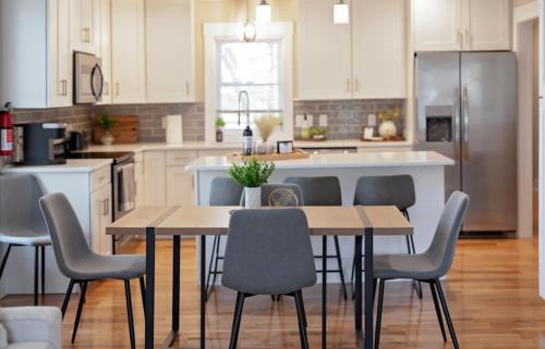 Bloomington House | Bloomington Bliss