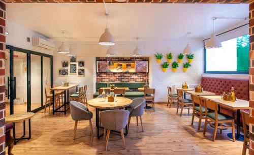 Connaught Place Hotel | bloomrooms @ Janpath