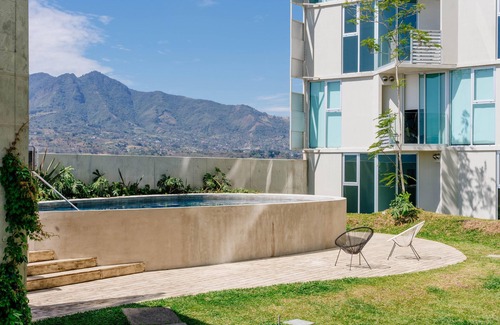 Hospital Apartment | Bloum at 22, City Views and Wonderland Vibes!