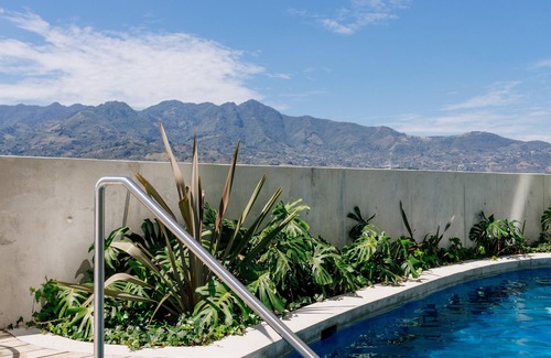 Hospital Apartment | Bloum at 22, City Views and Wonderland Vibes!