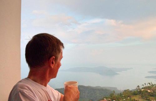 Tagaytay Apartment | Blowing in the Wind - Lake View Apartments