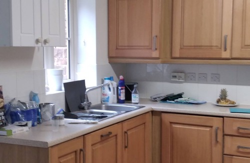 Bloxham House | Bloxham Luxury for 6. Heating. Wifi. Parking. Cotswolds, Blenheim, Silverstone