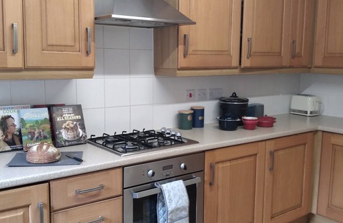 Bloxham House | Bloxham Luxury for 6. Heating. Wifi. Parking. Cotswolds, Blenheim, Silverstone