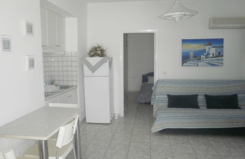 Lefkos House | Blue and White Studios & Apartments