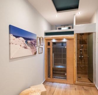 Athens Apartment | Blue Ark Lavish Sauna Suite