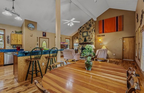 Berkeley Springs House | Blue Badger Cottage-wifi, screen porch, fire pit, game room, king bed, fireplace