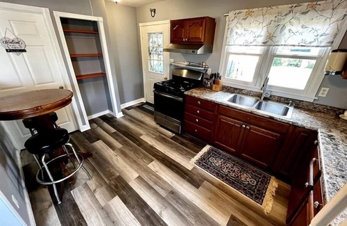 Wheeler House | Blue Birdhouse - No Cleaning Fee - Pet Friendly - Dunes National Park