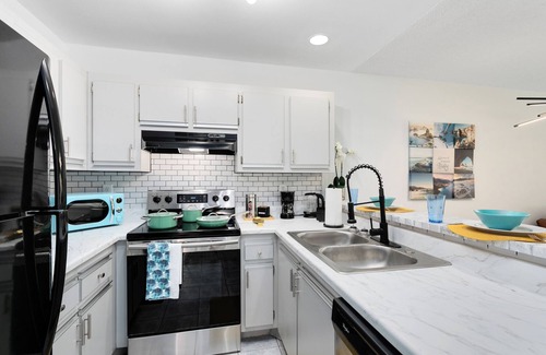Titusville Apartment | *Blue Bliss* *NASA*, Pool, BBQ, Gym, Arcade, Patio