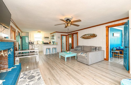 Hampton Cottage | Blue Chill Cottage: Charming New England Home Just Steps from the Shore with Breathtaking Views!