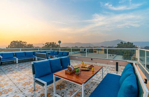 Bundi House | Blue Door