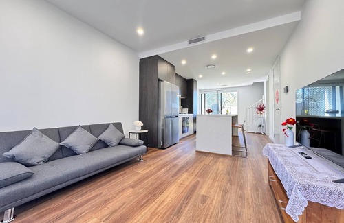 Marsden Park House | Blue Haven Retreat - Marsden Park Townhouse