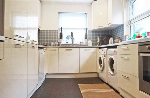 Hammersmith Broadway House | 'Blue Heaven'- chic House in quiet location good amenities great transport links