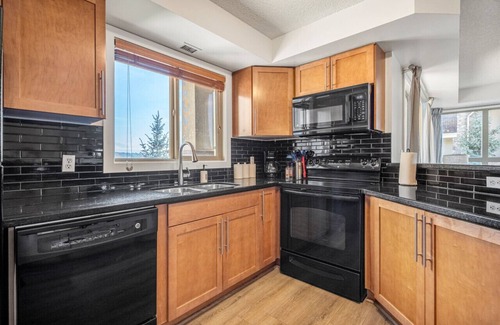 East Kootenay Condo | Blue Heron Pointe | Lakeview | Pool | Hot Tub |Gym