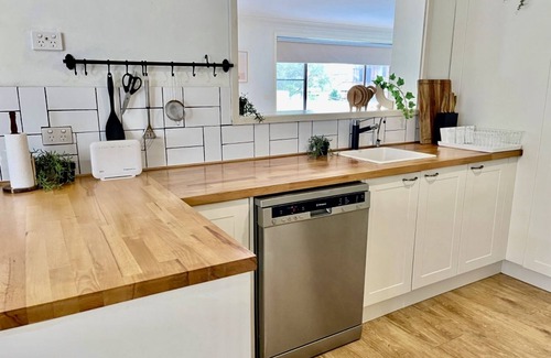 Nowra House | Blue Horizon House with Private Pool. Pet Friendly