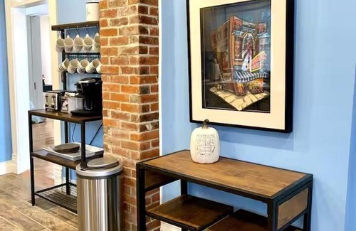 Maryville House | Blue House on Main - Pet Friendly
