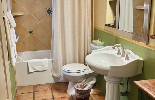 Mira Monte Hotel | Blue Iguana Inn