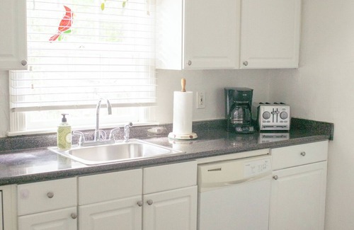 Fondren House | Blue Jay House in North Fondren - Comfortable & quiet 2 BR/1 BA