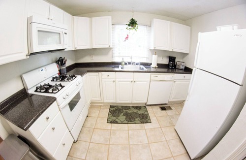 Fondren House | Blue Jay House in North Fondren - Comfortable & quiet 2 BR/1 BA