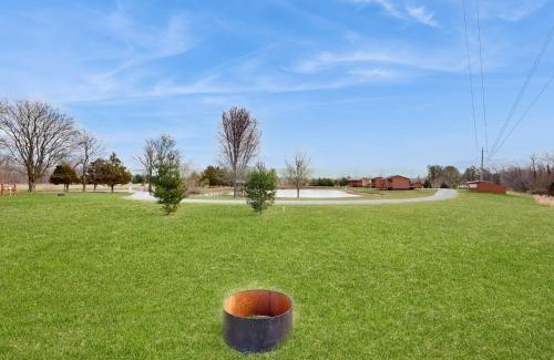 Murphysboro House | Blue Line Resort (All 3 Cabins)