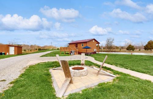 Murphysboro Hotel | Blue Line Resort Cabin #1