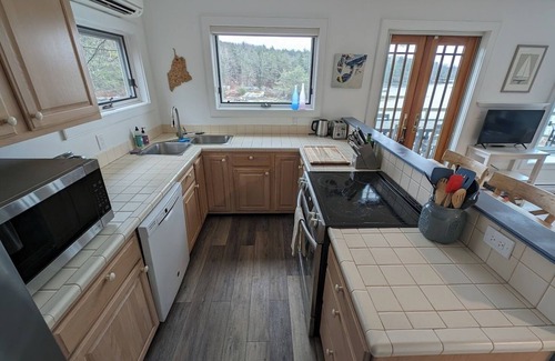 Sebascodegan Island House | Blue Lobster! 2-bedroom house with Heat, AC, Deck and Seasonal Dock in Harpswell