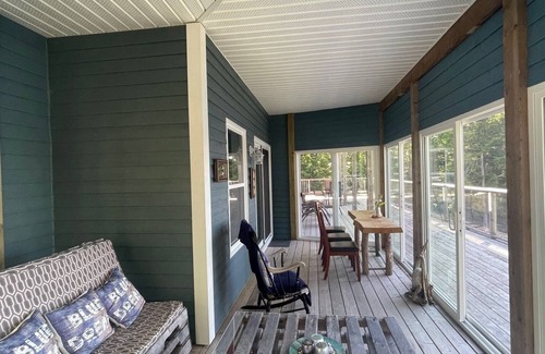 Italy Cross House | Blue Lodge with cozy winter garden and direct lake access