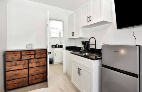 Daytona Beach Shores Hotel | Blue Mist Motel - Room #8