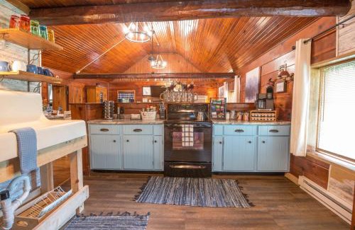 Helmsburg House | Blue Moon Log Cabin
