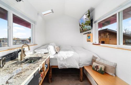 Port Angeles House | Blue Moon Tiny House Hot Tub & Sauna