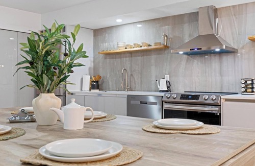 Drums House | Blue Nest By The Lake