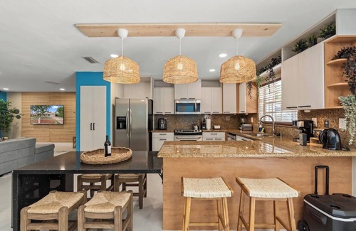 Fontainebleau House | Blue Oasis - Heated Pool 5B/3BTH