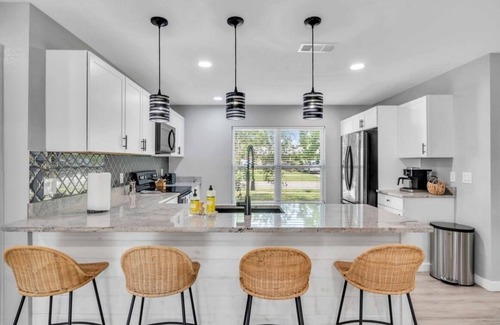 Pinellas Park House | Blue Oasis Retreat – 3BR/2BA w/Private Pool & Outdoor Fun