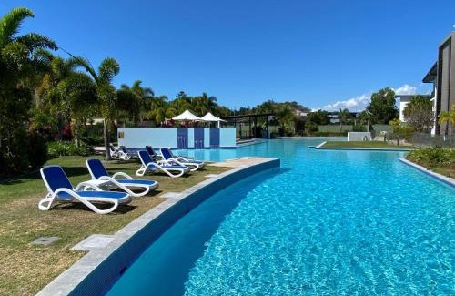 Nelly Bay Hotel | Blue on Blue Studio Room 1272